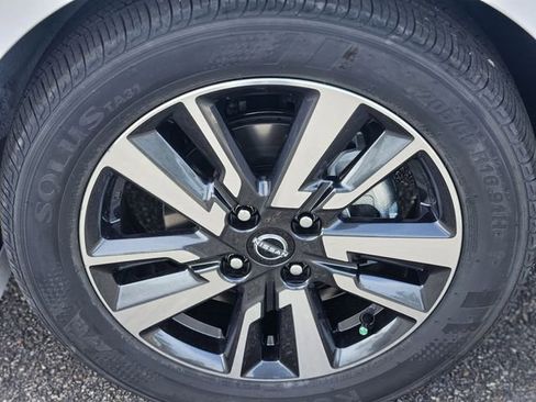 New 2025 Nissan Versa S w/ Trunk Package FWD image 10