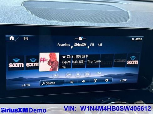 Used 2025 Mercedes-Benz GLB 250 4MATIC image 34