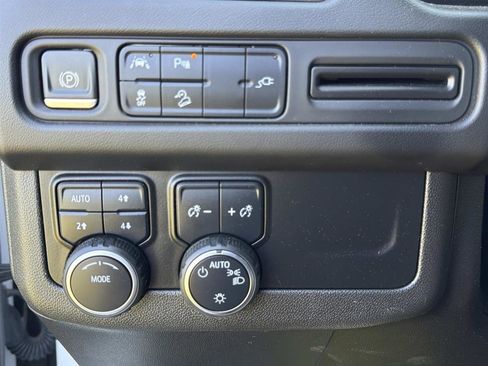 Used 2022 Chevrolet Suburban Z71 AWD/4WD image 22