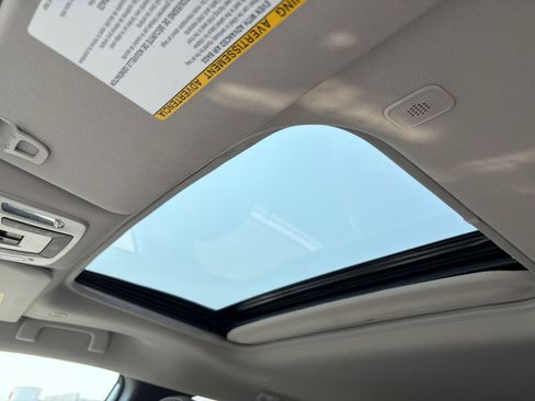 Used 2025 Toyota Sienna XLE FWD image 24