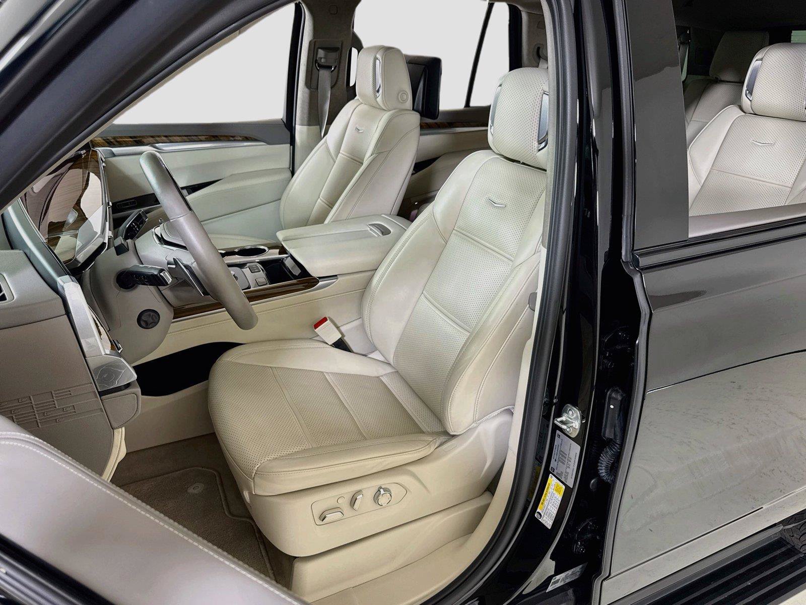 Used 2025 Cadillac Escalade Premium Luxury Platinum AWD/4WD image 13