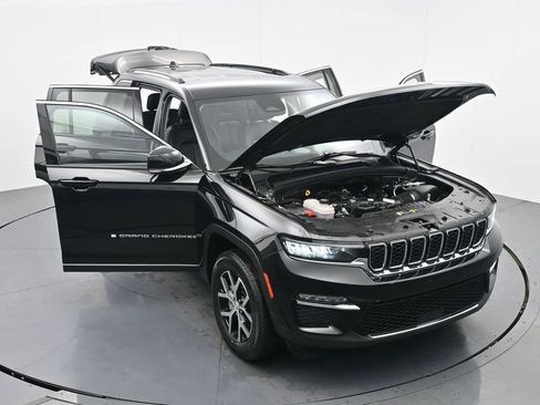 Used 2023 Jeep Grand Cherokee Limited image 39