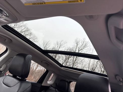 Used 2022 Jeep Compass Limited w/ Sun and Sound Group image 35