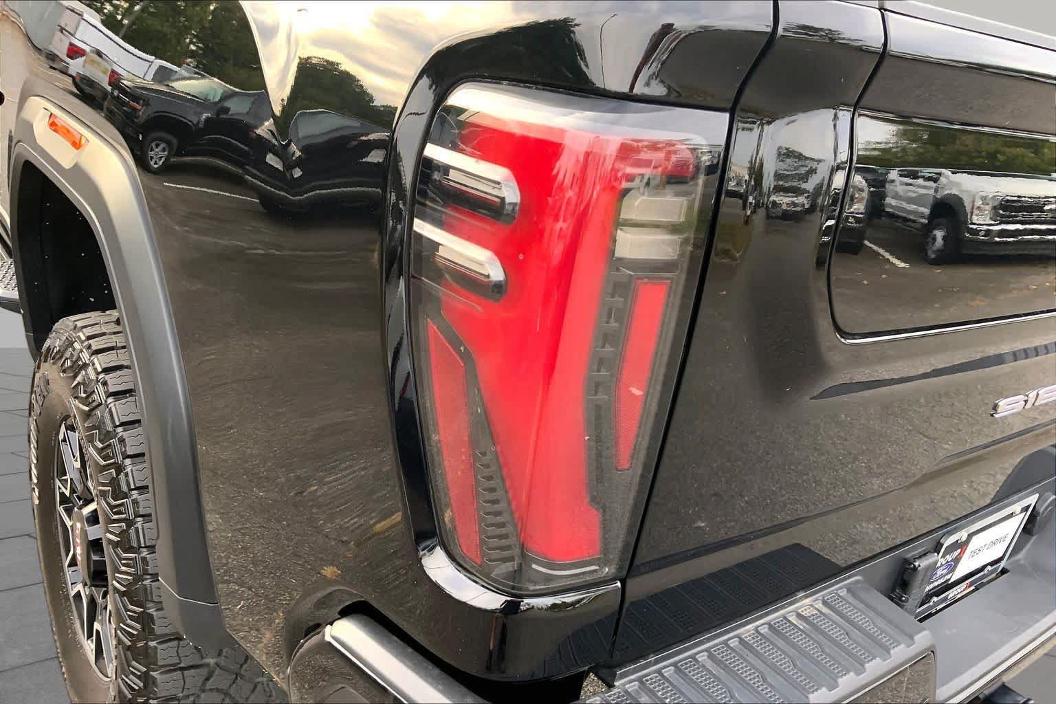 Used 2025 GMC Sierra 2500 AT4X AWD/4WD image 28