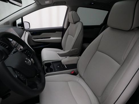 Certified 2025 Honda Odyssey Touring image 5