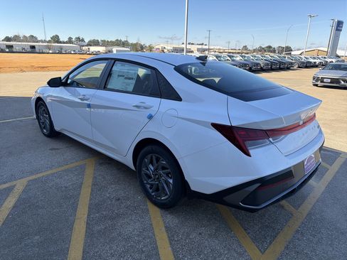 New 2026 Hyundai Elantra Blue image 4