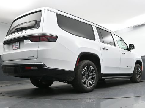 Used 2024 Jeep Wagoneer L Series II image 22