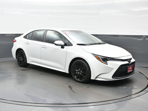 Used 2023 Toyota Corolla LE FWD image 8