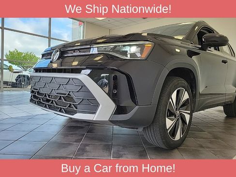 Used 2025 Volkswagen Taos SE AWD/4WD image 12