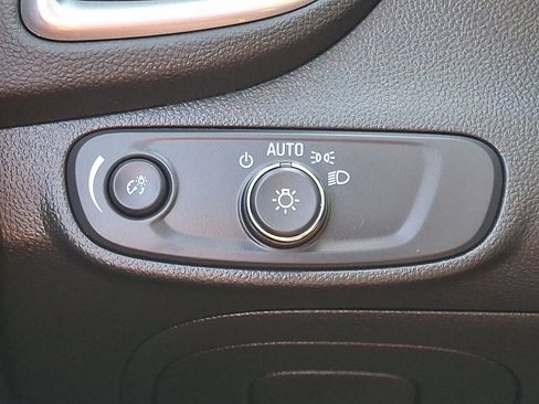 Used 2021 Chevrolet Trax LT FWD image 26