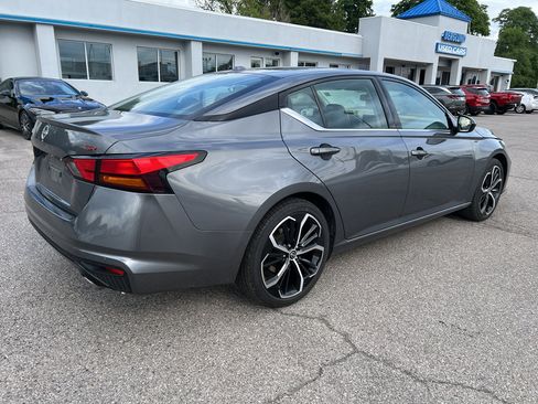 Used 2024 Nissan Altima 2.5 SR w/ SR Premium Package FWD image 3