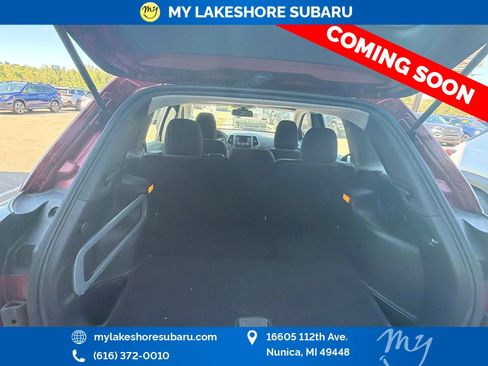 Used 2016 Jeep Cherokee Sport FWD image 11