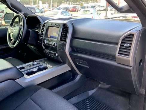 Used 2020 Ford Expedition Max XLT image 18