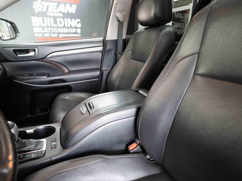 Used 2017 Toyota Highlander Limited Platinum AWD/4WD image 10