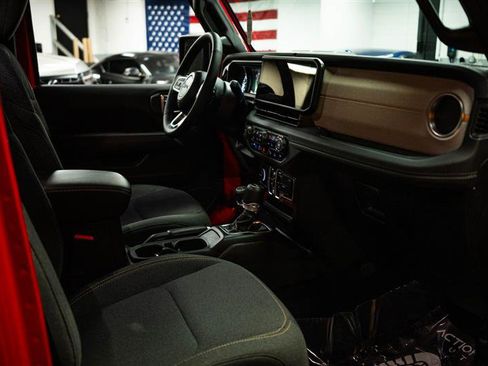 Used 2025 Jeep Wrangler Unlimited Sahara w/ Safety Group image 12