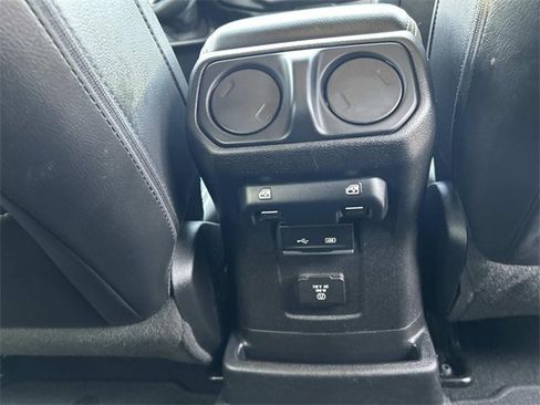 Used 2019 Jeep Wrangler Unlimited Sahara image 15