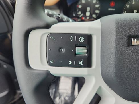 New 2025 Land Rover Defender 90 X-Dynamic SE image 17