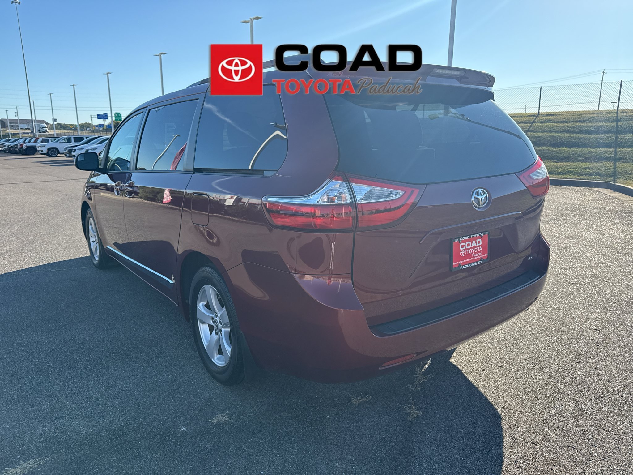 Used 2017 Toyota Sienna LE FWD image 3