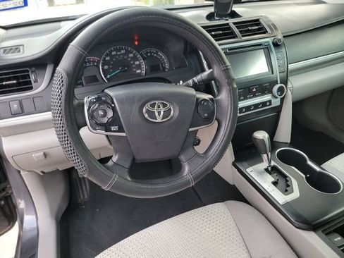 Used 2014 Toyota Camry LE FWD image 11