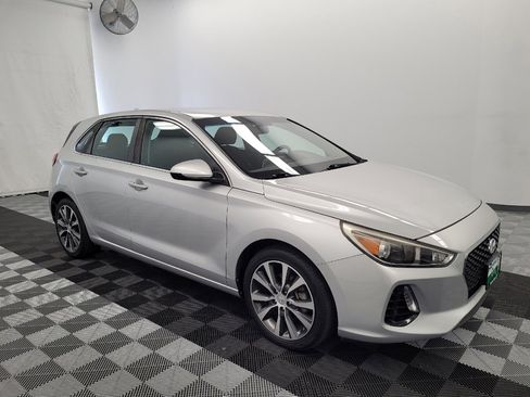 Used 2018 Hyundai Elantra GT FWD image 11