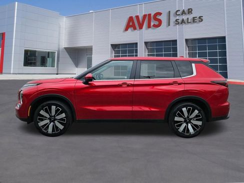 Used 2025 Mitsubishi Outlander SE AWD/4WD image 2