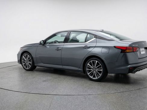Used 2025 Nissan Altima 2.5 SV FWD image 6