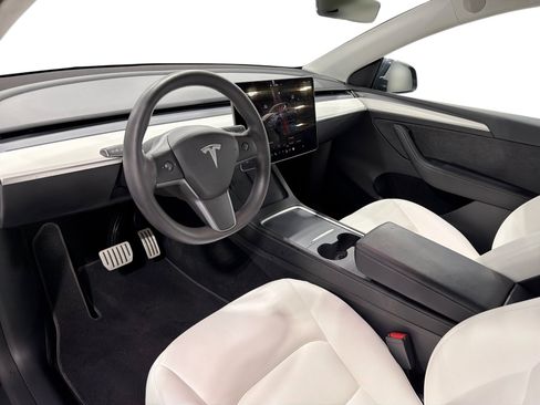 Certified 2023 Tesla Model Y Performance AWD/4WD image 9