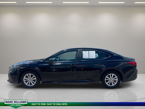 Used 2025 Toyota Camry LE FWD image 4