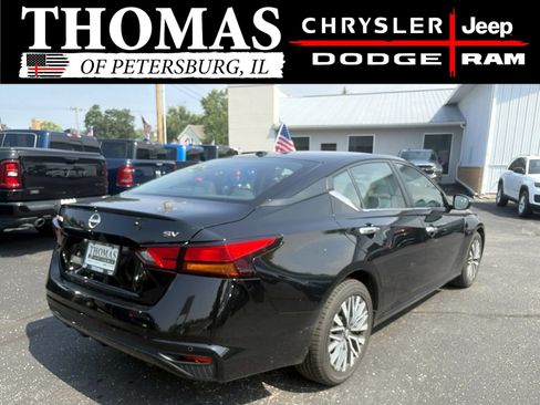 Used 2024 Nissan Altima 2.5 SV FWD image 7