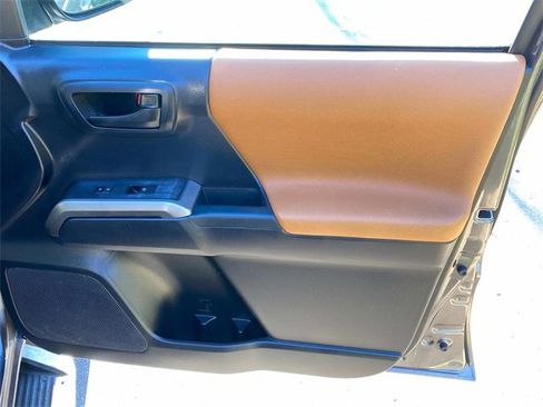 Used 2018 Toyota Tacoma SR5 image 34