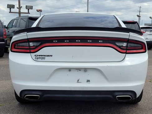 Used 2017 Dodge Charger SE w/ Blacktop Package RWD image 10