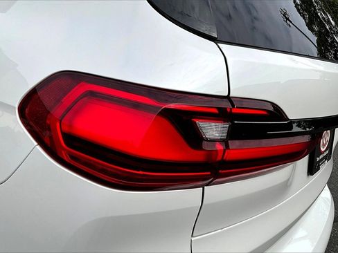 Used 2022 BMW X7 M50i image 23