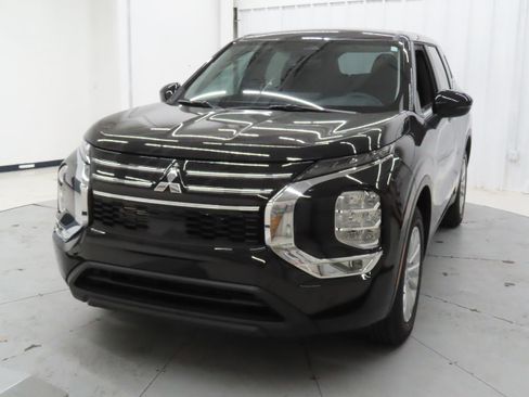 New 2026 Mitsubishi Outlander ES FWD image 8