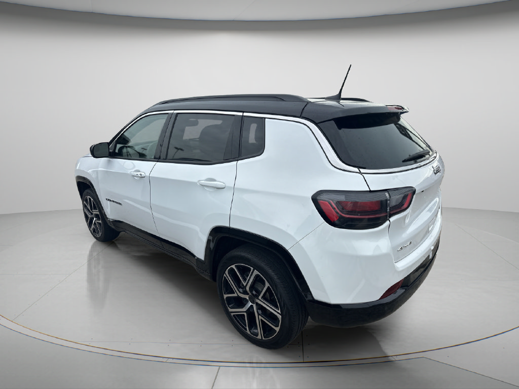 Used 2025 Jeep Compass Limited w/ Elite Group AWD/4WD image 4