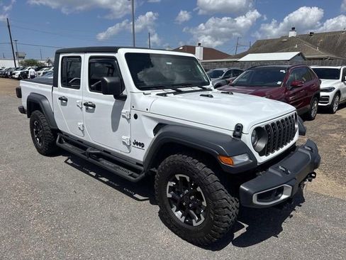 Used 2024 Jeep Gladiator Sport image 4