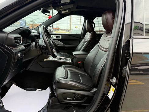 Used 2020 Ford Explorer Platinum w/ Premium Technology Package image 19