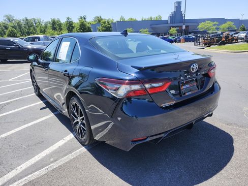 Used 2021 Toyota Camry SE FWD image 13