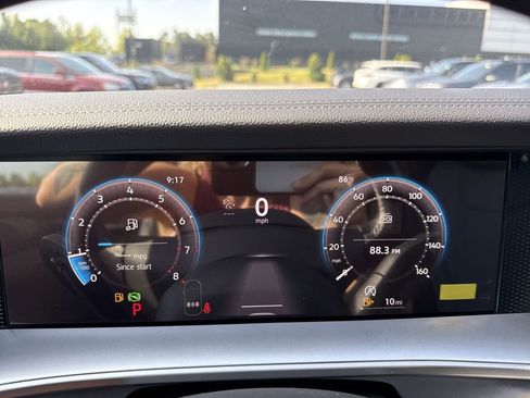 New 2025 Volkswagen Tiguan SE image 29