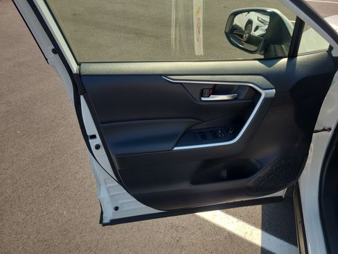 Certified 2019 Toyota RAV4 XLE w/ Convenience Package AWD/4WD image 14