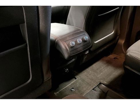 Used 2017 Chevrolet Traverse LT w/ Style and Technology Package FWD image 35