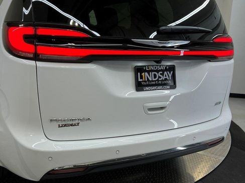 New 2026 Chrysler Pacifica Select image 6