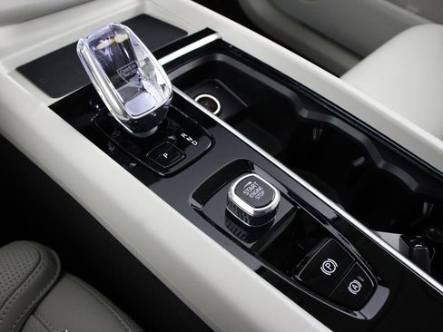New 2026 Volvo XC60 B5 Ultra w/ Climate Package PRO AWD/4WD image 7