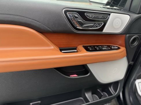 Used 2020 Lincoln Navigator Reserve w/ Luxury Package image 14