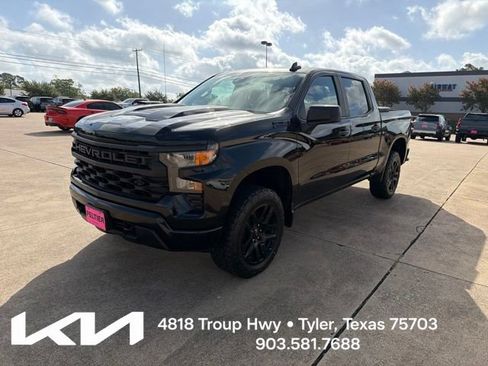 Used 2022 Chevrolet Silverado 1500 Custom Trail Boss w/ Midnight Edition AWD/4WD image 3
