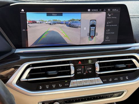 Used 2021 BMW X7 xDrive40i w/ Premium Package AWD/4WD image 14