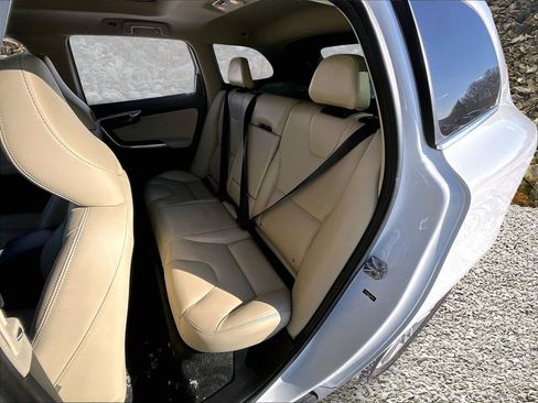Used 2016 Volvo XC60 T6 w/ Climate Package image 24