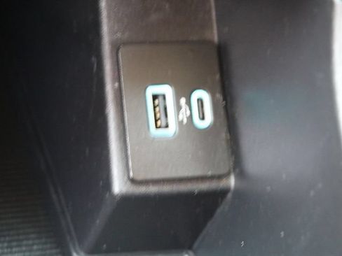 Used 2021 Ford Edge SE FWD image 26
