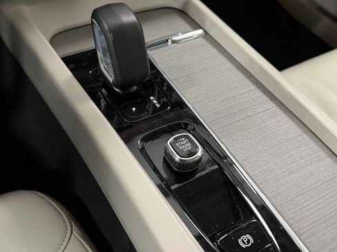 Used 2023 Volvo S60 B5 Plus image 17