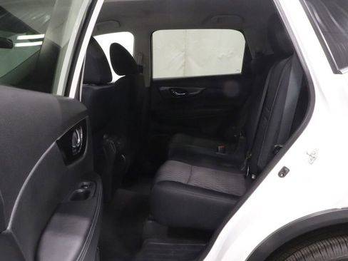 Used 2019 Nissan Rogue S FWD image 15