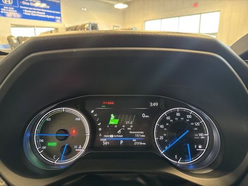 Used 2024 Toyota Venza XLE image 12